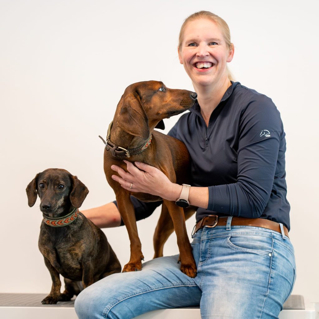 Dierenfysiotherapeut Inge Hermans met honden